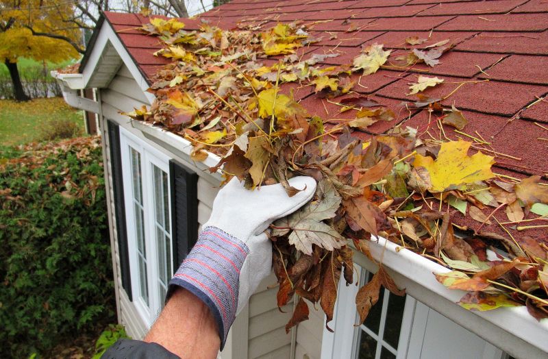 Roofing work in fall